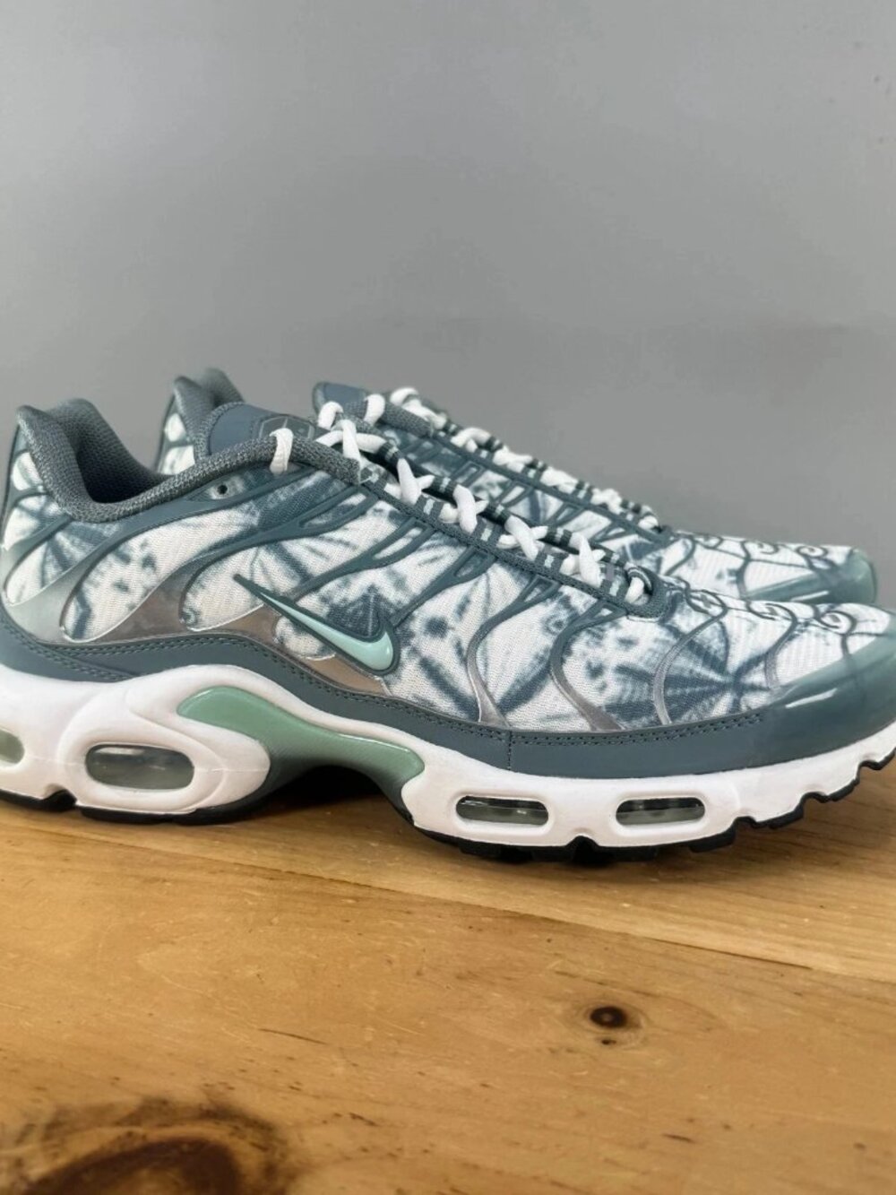 Nike Air Max Plus Waterway Grey Sneakers Men’s Size 11.5 FV0394-300